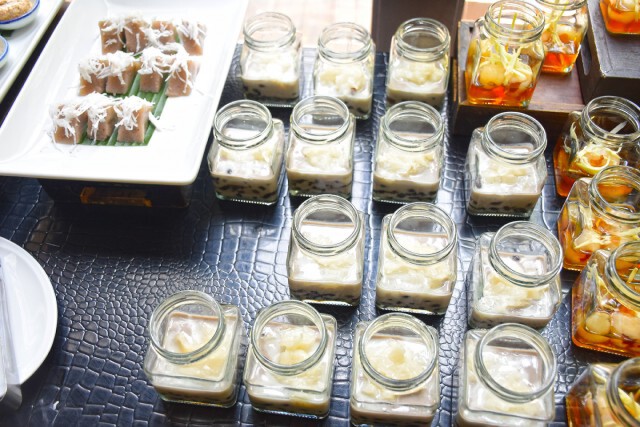 อร่อยปักหมุด : บัฟเฟ่ต์ข้าวแช่ตำรับโบราณพร้อมขนมหวาน ณ ห้องอาหารมิสสยาม โรงแรมหัวช้างเฮอริเทจ