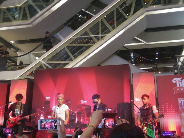 ชนี เก้ง กวาง ระทวย... "โตโน่" โชว์แผงอกแน่น มินิคอนเสิร์ตเปิดตัวทิปโก้ ม็อกเทล