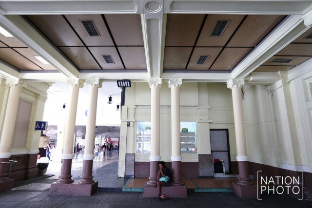 จัดระเบียบ "คนเร่ร่อน" ในสถานีรถไฟหัวลำโพง คัดกรองผู้โดยสารจากบัตรปชช.และตั๋ว