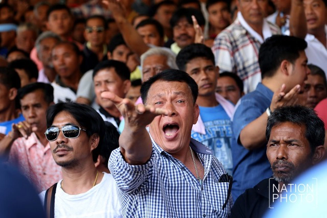 ภาพชุดใหญ่ สนามแตก
คู่วัวชน.. ศึกแห่งศักดิ์ศรี