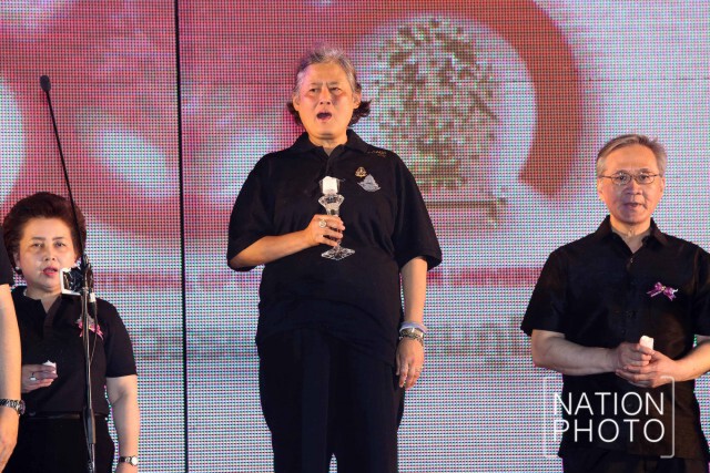 สมเด็จพระเทพฯ ทรงนำจุดเทียนรำลึก ในงาน "จุฬาฯ ๑๐๐ ปี ศตวรรษแห่งความภูมิใจ"