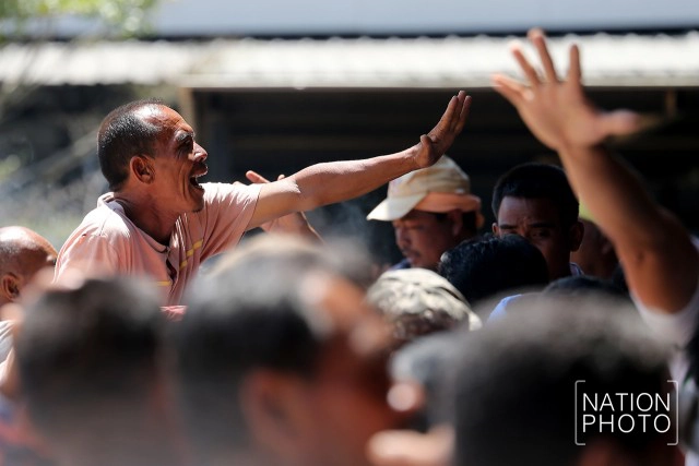 ภาพชุดใหญ่ สนามแตก
คู่วัวชน.. ศึกแห่งศักดิ์ศรี