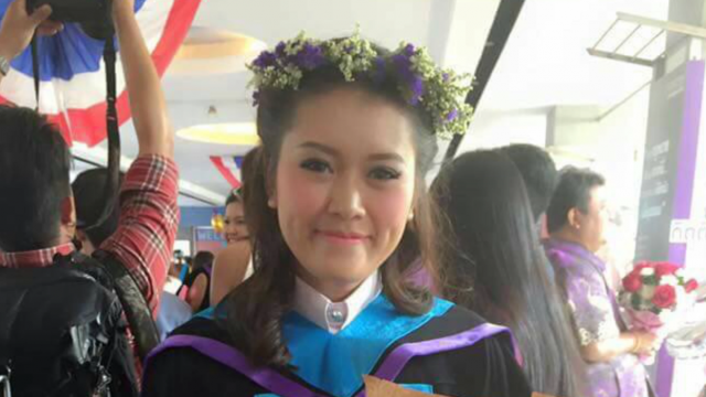 สาวบัณฑิตใหม่เที่ยวเกาหลี
หมดสติเป็นเจ้าหญิงนิทรา วอนช่วยเหลือ
