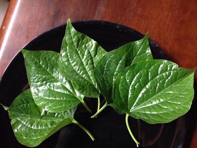 ครัวน้าคม : หมูย่างใบชะพลู เมนูง่ายๆ ได้ประโยชน์ อร่อย