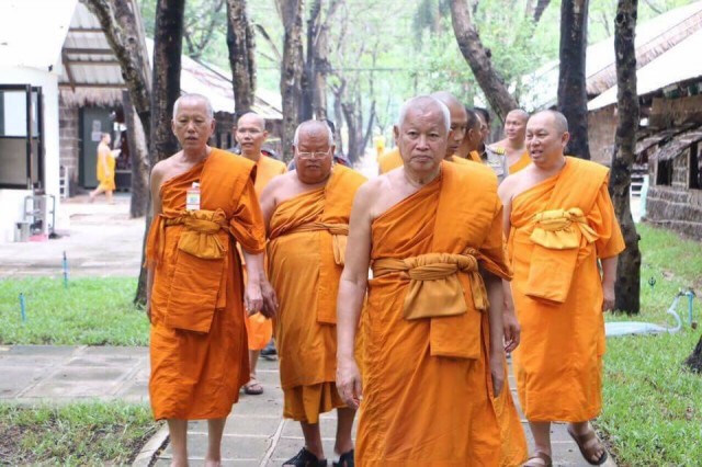 ตำรวจจริง-ตำรวจพระ-พศ.-ฝ่ายปกครอง
ลุย"ธรรมกาย"เป็นวันที่สองไม่พบผู้ต้องหา!