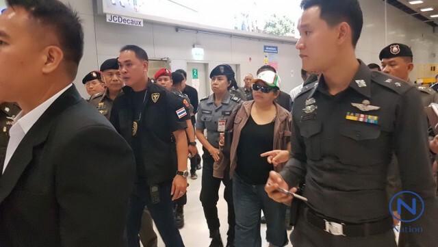 สาวลักลอบหิ้ว"นอแรด"
 มูลค่ากว่า178 ล้าน มอบตัวแล้ว