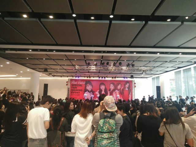 แฟนคลับ รุมกรี้ด! "Red Velvet" ศิลปินเกาหลี เยือนไทยครั้งแรก