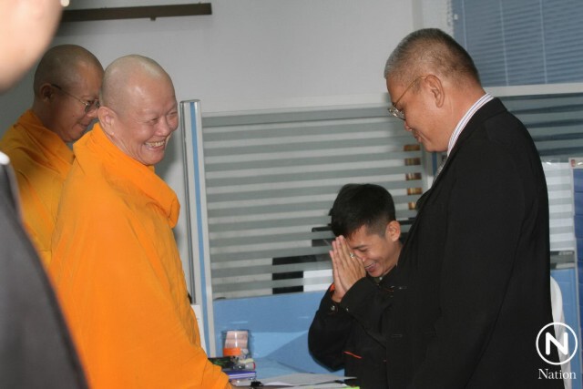 เลื่อนสั่งคดี "พระทัตตชีโว"