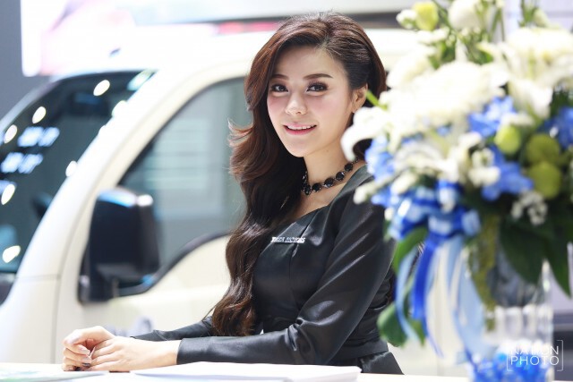 สวย...สง่า...
"พริตตี้" Motor Show 2017
