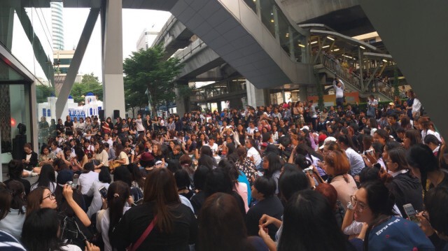 งงเด้! ผลิตห้างแตก
แฟนคลับแห่ต้อนรับ "เป๊ก ผลิตโชค"