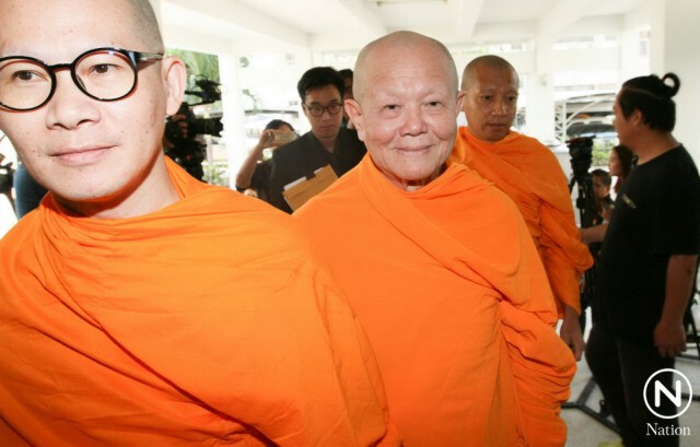 เลื่อนสั่งคดี "พระทัตตชีโว"