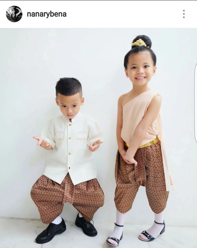 บีน่า-บรู๊คลิน ใส่ชุดไทยต้อนรับวันสงกรานต์