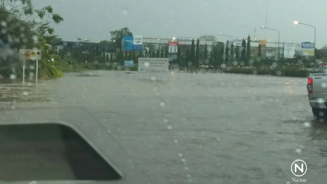 จ.ระยอง ฝนตกหนัก!
น้ำท่วมพัดรถไปทั้งคัน