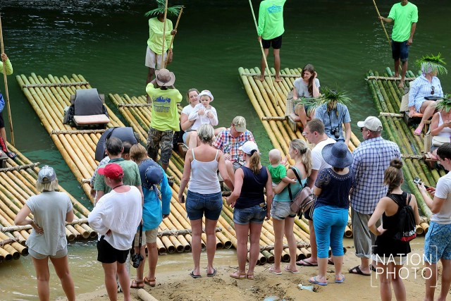 จิบกาแฟ นั่งแพไม้ไผ่
คลองศก สุราษฎร์ธานี
ย้อนวิถีชุมชน คนต้นน้ำ