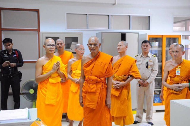 คณะตำรวจพระ ยกคณะเข้าตรวจโซน C
พื้นที่ 2,000 ไร่ใน"ธรรมกาย"ไม่พบ "ธัมมชโย"