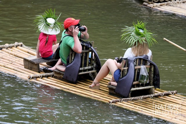 จิบกาแฟ นั่งแพไม้ไผ่
คลองศก สุราษฎร์ธานี
ย้อนวิถีชุมชน คนต้นน้ำ