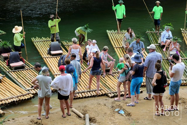 จิบกาแฟ นั่งแพไม้ไผ่
คลองศก สุราษฎร์ธานี
ย้อนวิถีชุมชน คนต้นน้ำ