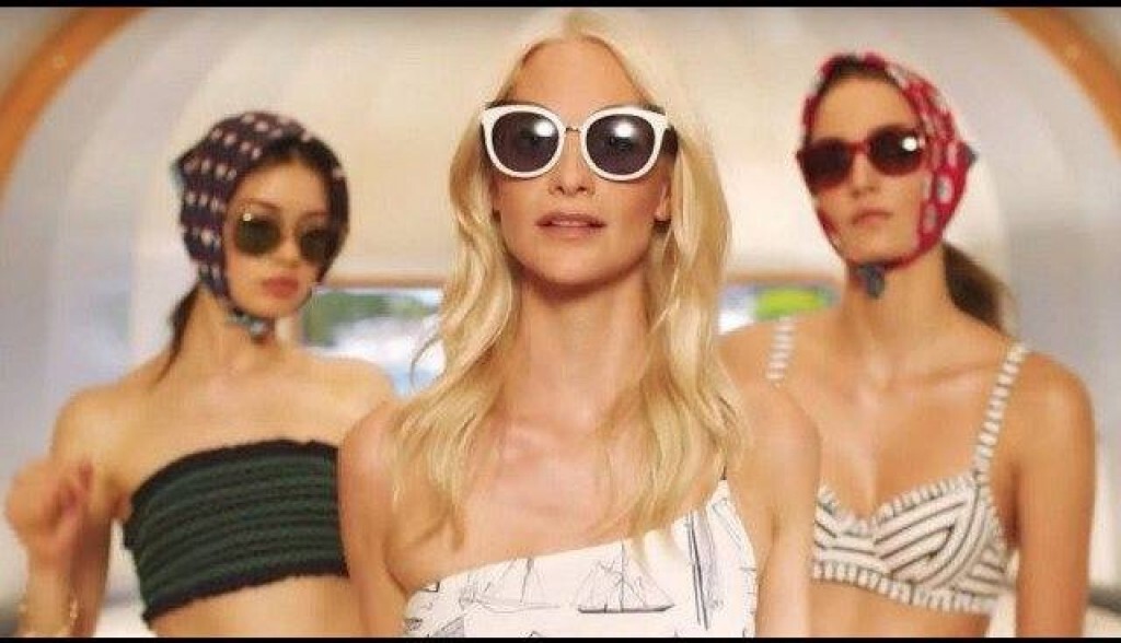 Poppy Delevingne กับ "ท่าเต้น" ต้องห้าม? Poppy Delevingne กับ "ท่าเต้น" ต้องห้าม?