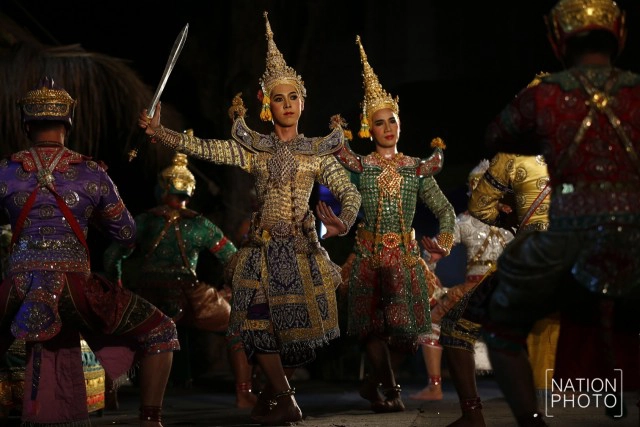 "โขน" ตอน นางลอย