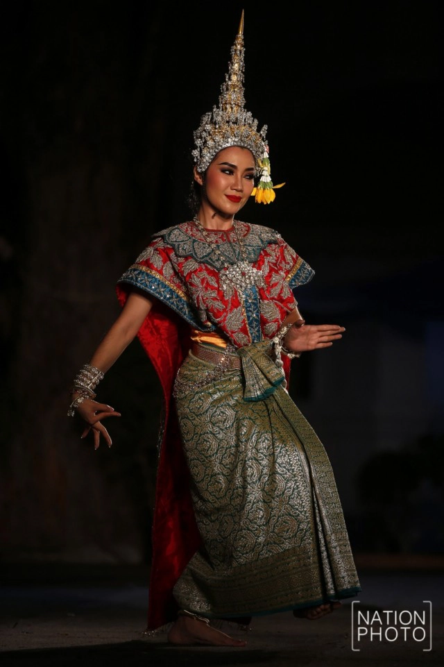 "โขน" ตอน นางลอย