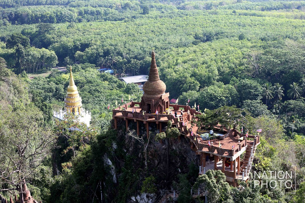 เจดีย์ลอยฟ้า แหล่งธรรมะในความรื่นรมย์ "อุทยานธรรมเขานาใน" สุราษฎร์ธานี เจดีย์ลอยฟ้า แหล่งธรรมะในความรื่นรมย์ "อุทยานธรรมเขานาใน" สุราษฎร์ธานี