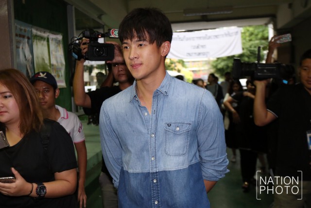 เจมส์ มาร์ ผ่อนผันทหารอีกปี