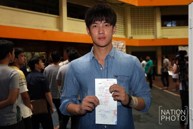 เจมส์ มาร์ ผ่อนผันทหารอีกปี