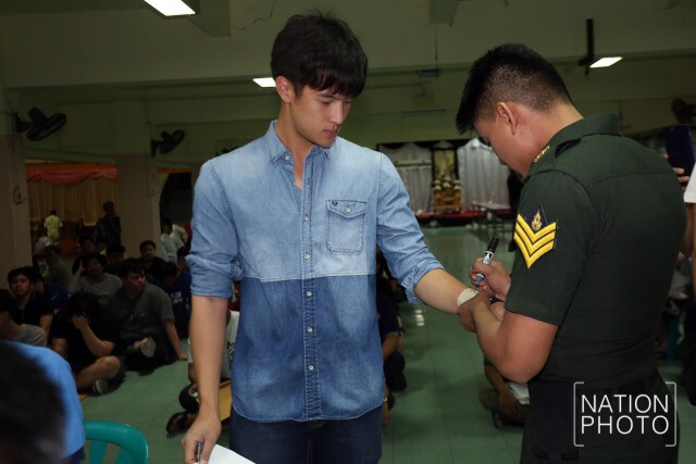 เจมส์ มาร์ ผ่อนผันทหารอีกปี