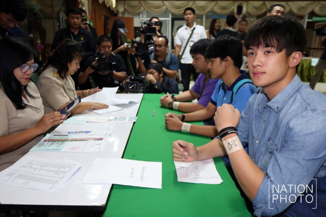เจมส์ มาร์ ผ่อนผันทหารอีกปี