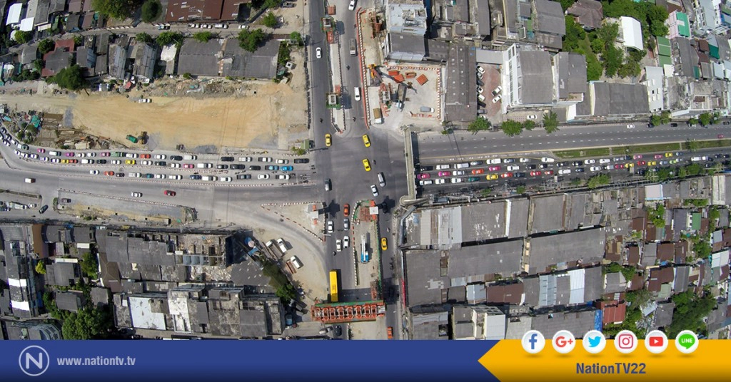 "สามแยกไฟฉาย" กลายสภาพเป็น "สีแยกไฟฉาย" "สามแยกไฟฉาย" กลายสภาพเป็น "สีแยกไฟฉาย"