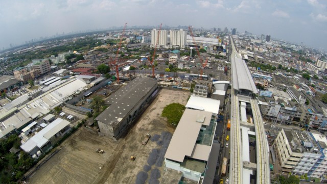 ภาพมุมสูง รถไฟฟ้าส่วนต่อขยายสายสีเขียว ช่วงแบริ่ง – สมุทรปราการ เปิดเดินรถวันแรก