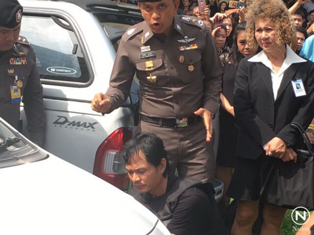 ข้าราชการแห่ดู
มือยิงสาวคุรุสภาทำแผน