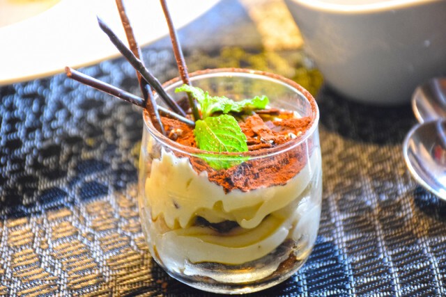 อร่อยปักหมุด : บุฟเฟ่ต์มื้อกลางวัน Lunch sky dinning ที่ ห้องเมดินี่ โรงแรมดิ คอนทิเน้นท์ แยกอโศก