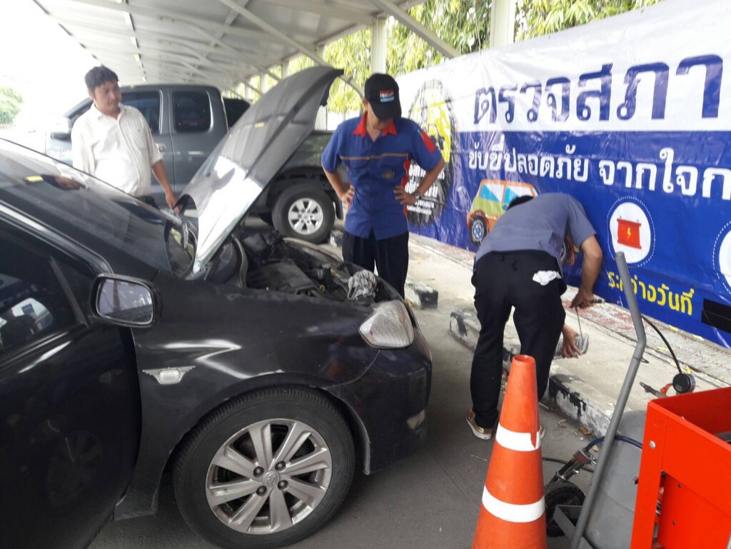 ก.แรงงาน จัดคลีนิคช่างเคลื่อนที่ ตรวจสภาพรถรณรงค์ปลอดภัยช่วงสงกรานต์