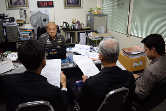 "วีระ สมความคิด"เข้าพบตำรวจดุสิตรับทราบข้อหาร่วมกันจัดม็อบคปพ.