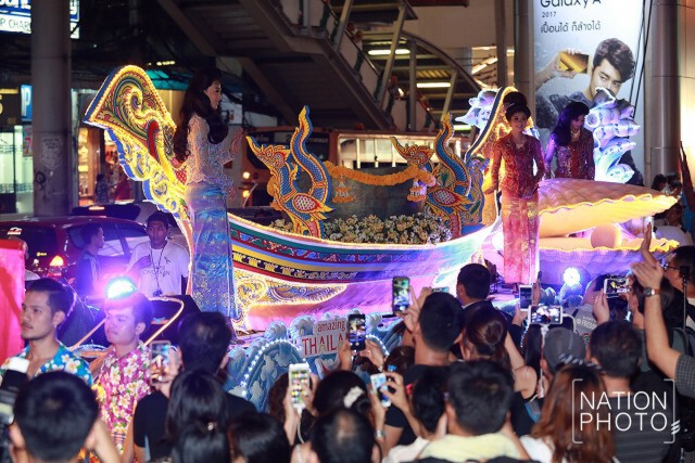 ขบวนพาเหรด "เย็นทั่วหล้า มหาสงกรานต์ นำโดย น้ำตาล-ชลิตา