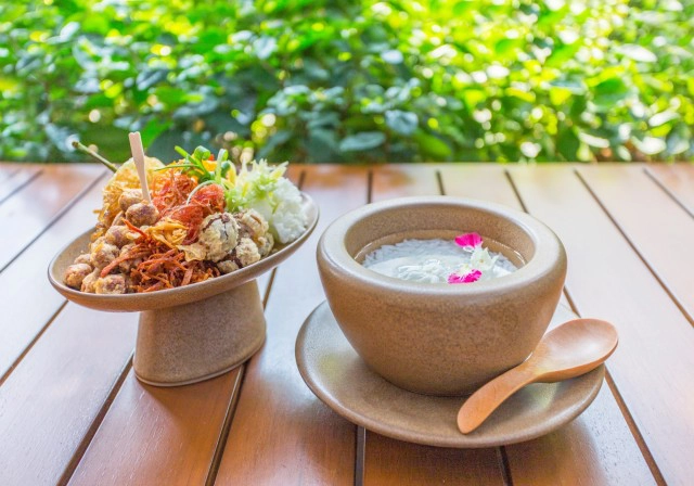 คลายร้อนด้วยอาหารรสเลิศ "ข้าวแช่ชาววัง" ณ สยาม ที รูม โรงแรม แบงค็อก แมริออท มาร์คีส์ ควีนส์ปาร์ค