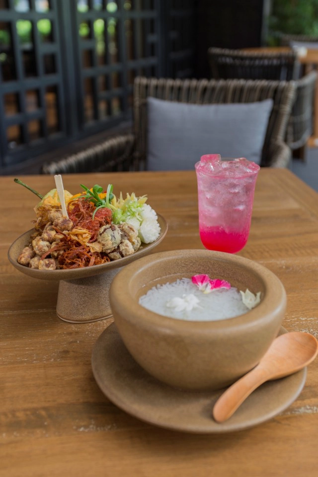 คลายร้อนด้วยอาหารรสเลิศ "ข้าวแช่ชาววัง" ณ สยาม ที รูม โรงแรม แบงค็อก แมริออท มาร์คีส์ ควีนส์ปาร์ค