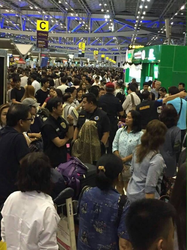 สภ.ท่าอากาศยานสุวรรณภูมิ รายงานเหตุการณ์ผู้โดยสารกว่าพันคนถูกลอยแพ