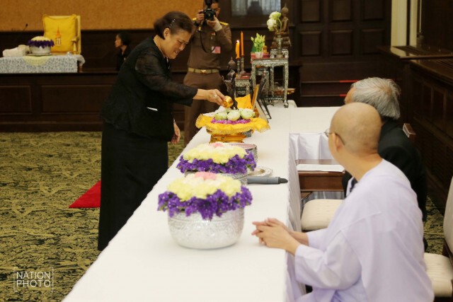 สมเด็จพระเทพฯ เสด็จพระราชทานน้ำสงกรานต์แก่พระอาจารย์อาวุโสที่เคยถวายพระอักษร