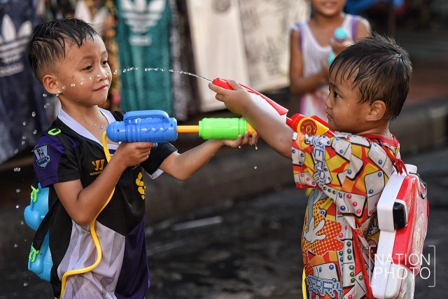 เริ่มแล้ว!!! สงกรานต์ "ถนนข้าวสาร"
