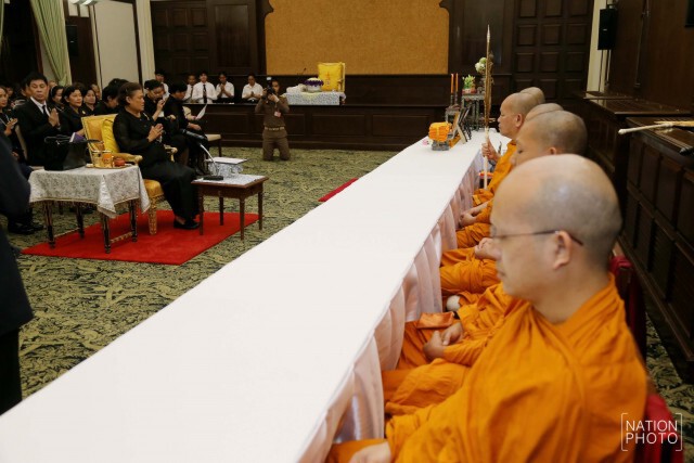 สมเด็จพระเทพฯ เสด็จพระราชทานน้ำสงกรานต์แก่พระอาจารย์อาวุโสที่เคยถวายพระอักษร