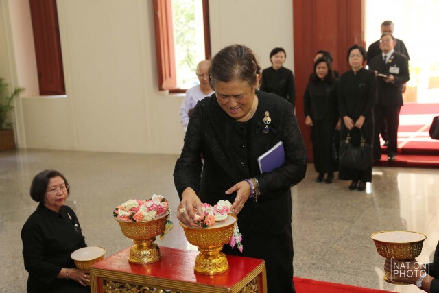 สมเด็จพระเทพฯ เสด็จพระราชทานน้ำสงกรานต์แก่พระอาจารย์อาวุโสที่เคยถวายพระอักษร