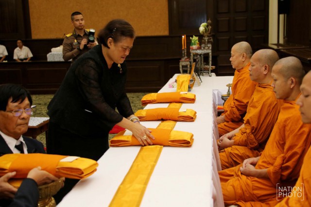สมเด็จพระเทพฯ เสด็จพระราชทานน้ำสงกรานต์แก่พระอาจารย์อาวุโสที่เคยถวายพระอักษร