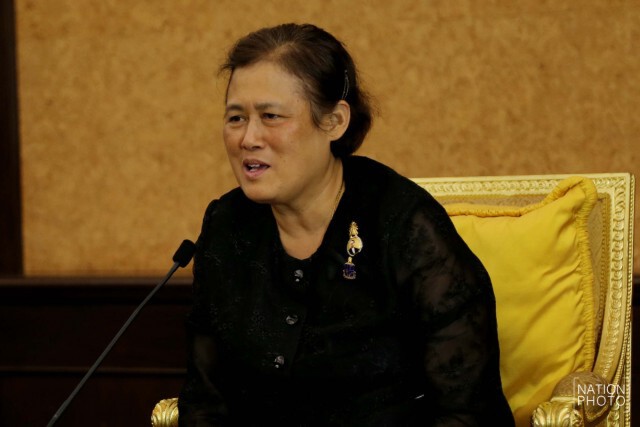 สมเด็จพระเทพฯ เสด็จพระราชทานน้ำสงกรานต์แก่พระอาจารย์อาวุโสที่เคยถวายพระอักษร