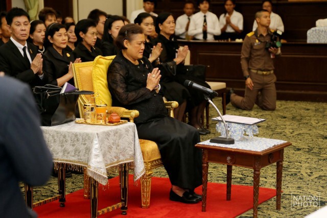 สมเด็จพระเทพฯ เสด็จพระราชทานน้ำสงกรานต์แก่พระอาจารย์อาวุโสที่เคยถวายพระอักษร