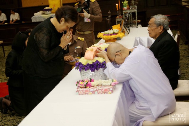สมเด็จพระเทพฯ เสด็จพระราชทานน้ำสงกรานต์แก่พระอาจารย์อาวุโสที่เคยถวายพระอักษร