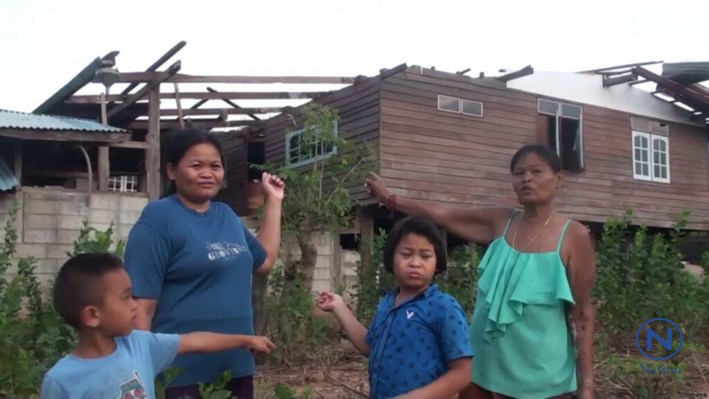 พายุลูกเห็บ ถล่มบ้านพังนับร้อย
ชาวบ้านขวัญผวา หนีพายุอลหม่านกลางดึก