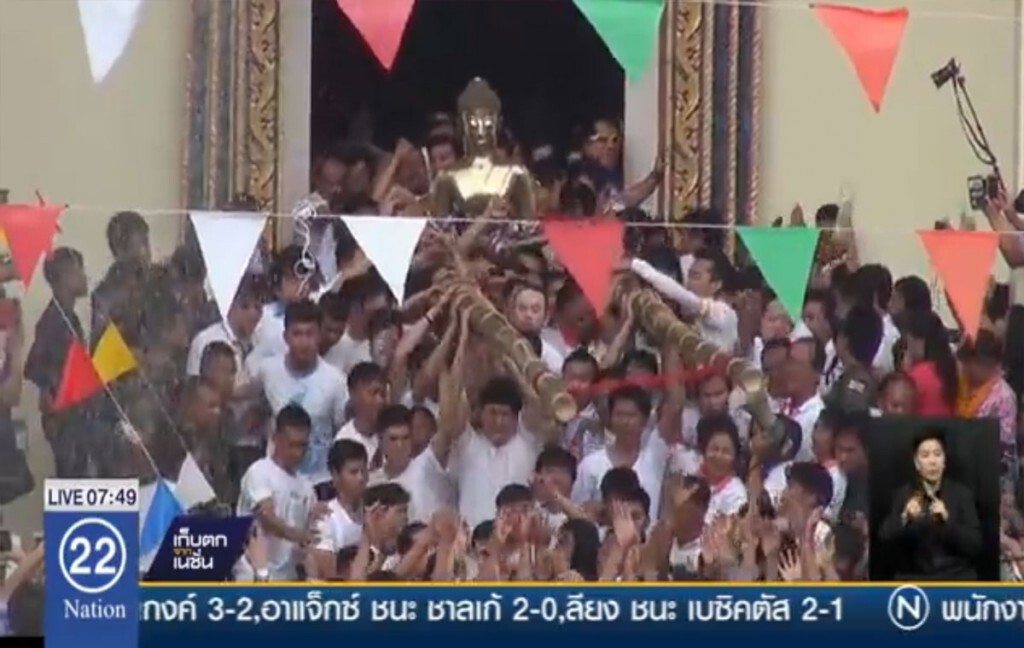ประชาชนเล่นน้ำสงกรานต์คึกคัก สรงน้ำหลวงพ่อพระใส