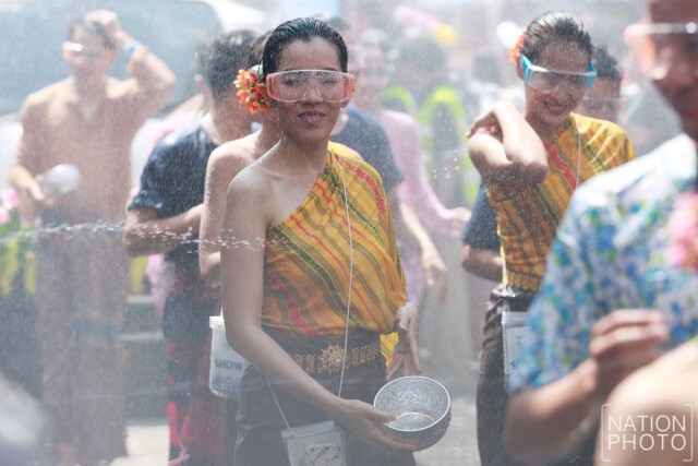 "สงกรานต์เมษา ผ้าขาวม้า ยกสยาม"@สยามสแควร์ ชุ่มฉ่ำ